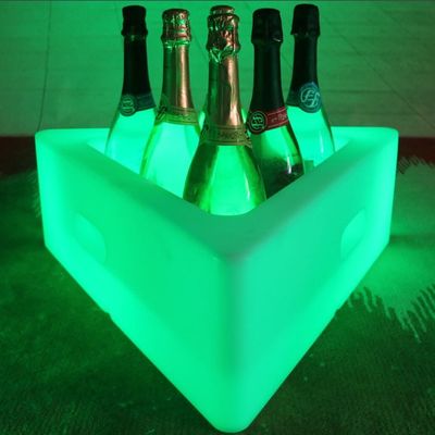 PE Пластмассовый треугольный светодиодный ледяной ведро 16 цветов меняющий перезаряжаемый литий батарейки