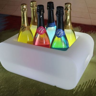 Сертификат CE / ROHS SMD 5050 PE Пластиковый светодиодный ледяной ветер 16 цветов, меняющийся освещенный