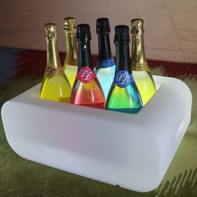 Сертификат CE / ROHS SMD 5050 PE Пластиковый светодиодный ледяной ветер 16 цветов, меняющийся освещенный