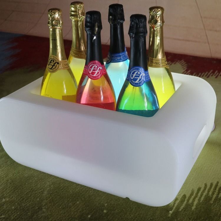 Сертификат CE / ROHS SMD 5050 PE Пластиковый светодиодный ледяной ветер 16 цветов, меняющийся освещенный